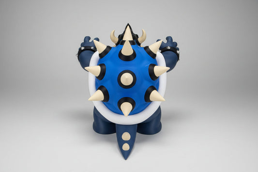 Tortue maléfique Customcréa3D de couleur bleue foncée avec des détails menaçants, vue de face sur fond blanc.