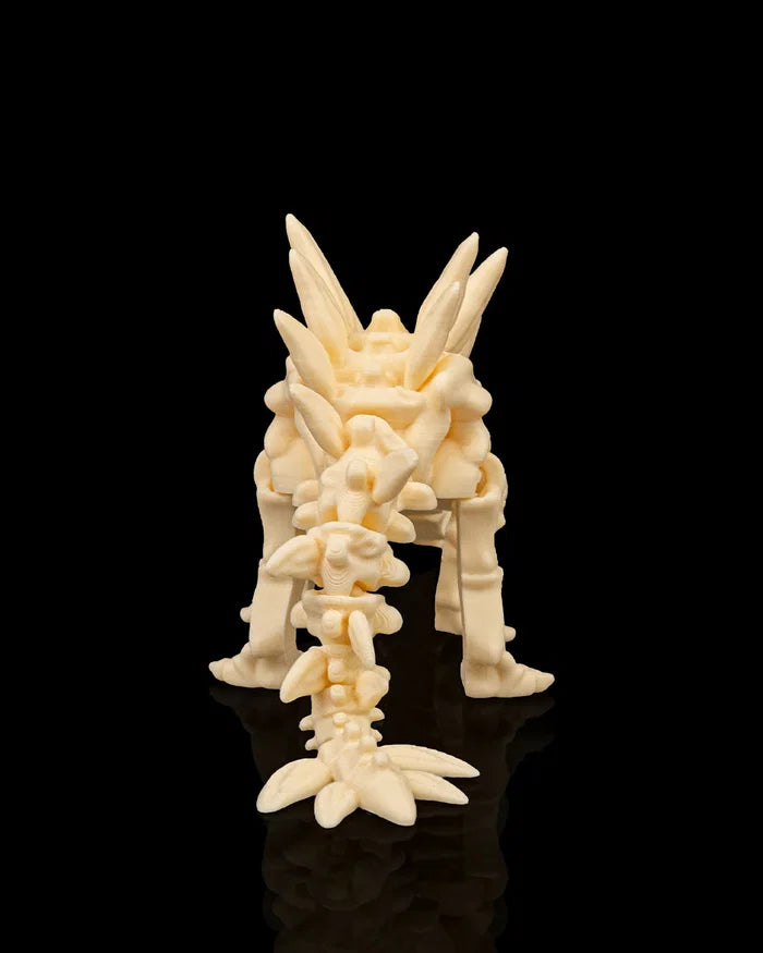 Squelette articulé de Stégosaurus en plastique, modèle customisé par Customcréa3D, visible avec détails des plaques dorsales.